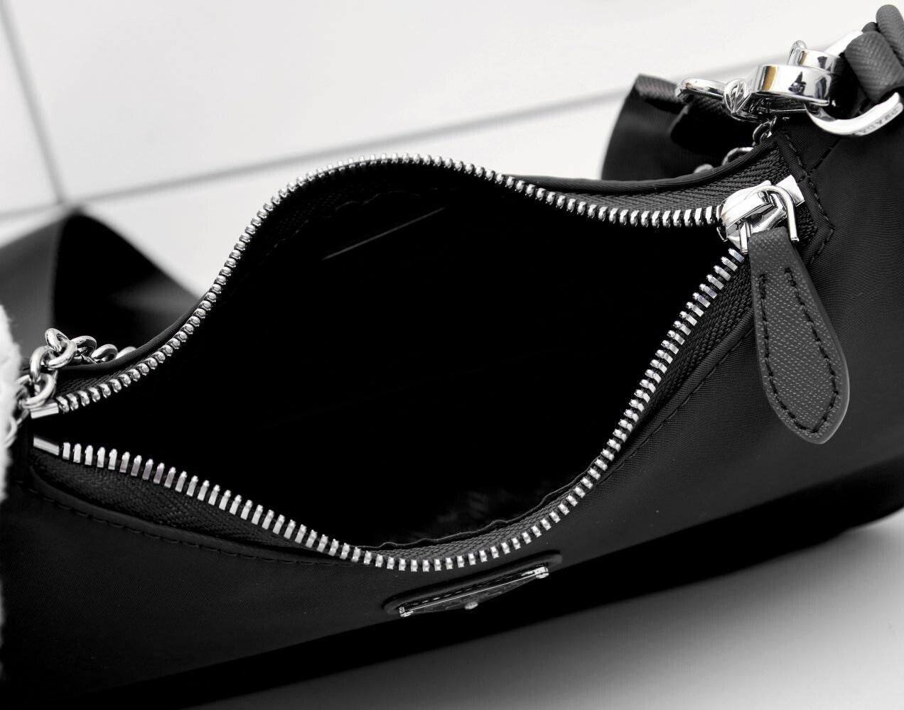 PRADA RE-EDITION 2005 IN RE-NYLON BLACK